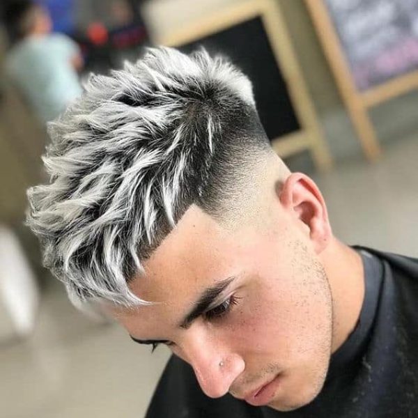 Cabelo-curto-com-pontas-cinzas-1